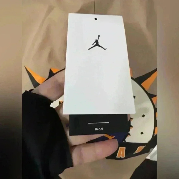 🔥NWT🔥Nike Jordan Flight MVP
Men's Jacket~Hemp/Sail Size Medium Repel Windbreaker - Picture 9 of 12